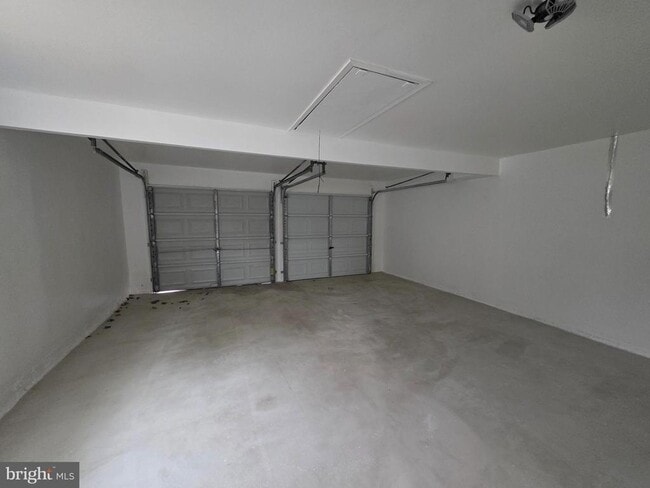 Building Photo - 14 East Ct