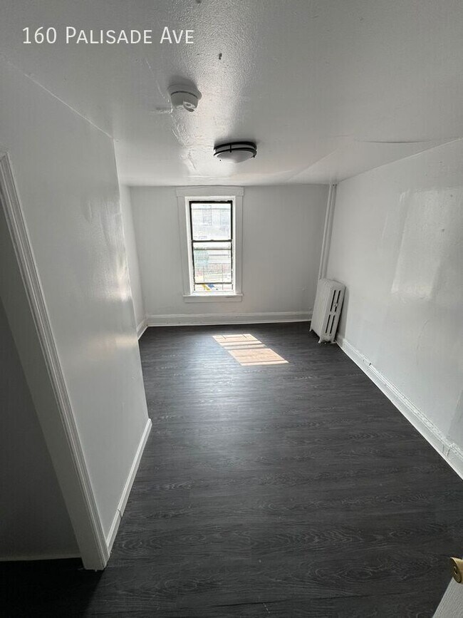 Building Photo - 160 Palisade Ave