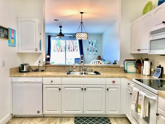Building Photo - 3638 Pine Oak Cir