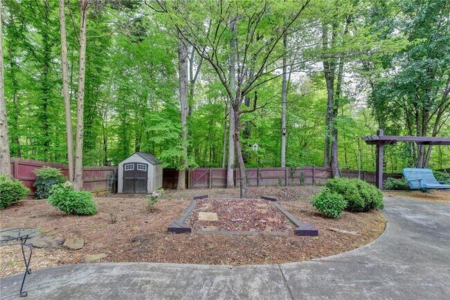 Building Photo - 3680 Oak Park Dr