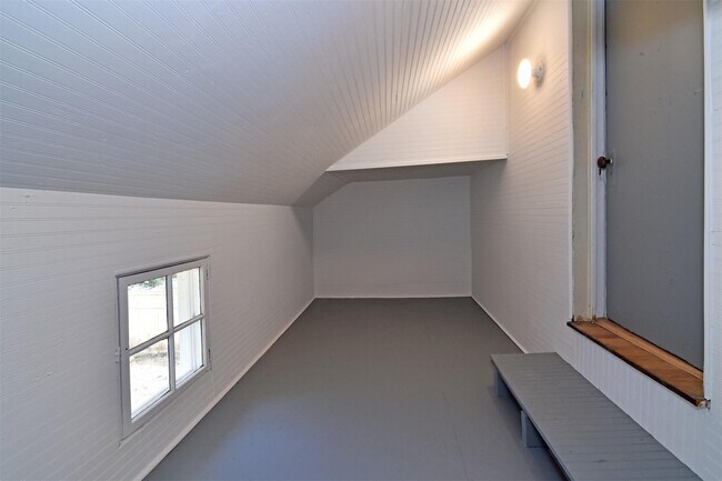 Building Photo - 120 Scarsdale Rd