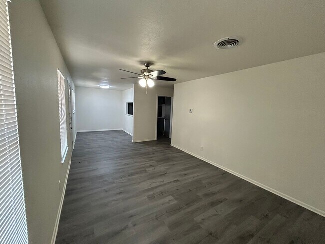 Building Photo - 3601 Catalina Dr