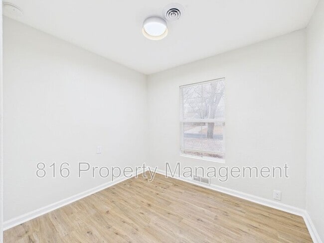 Building Photo - 11211 Corrington Ave