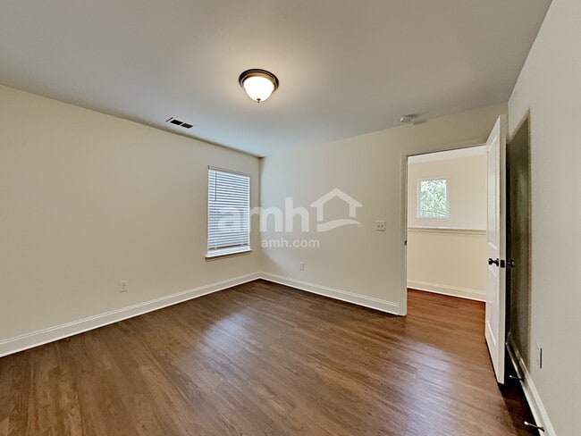 Building Photo - 581 Westridge Cir