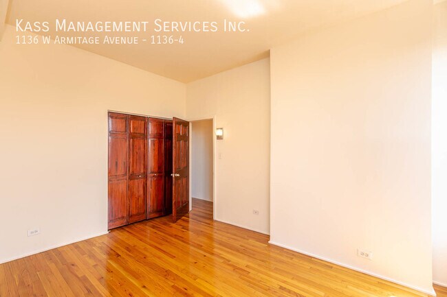 Building Photo - 1136 W Armitage Ave