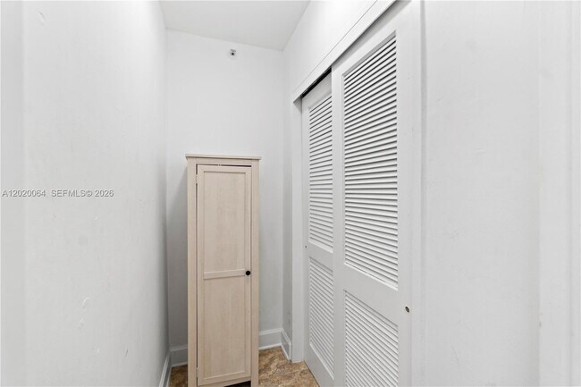 Building Photo - 401 69th St