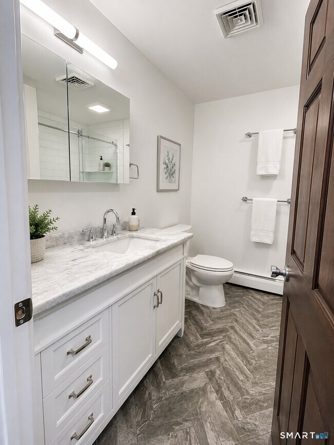 Building Photo - 10 Evergreen Pl