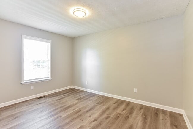 Building Photo - 311 Shadylake Dr