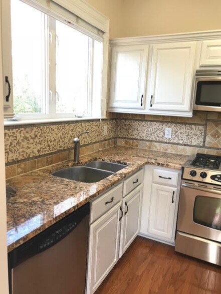 Building Photo - 5601 Fairview Rd