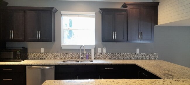 Building Photo - COMING SOON - 2 Bedroom 2 Bath home with f...