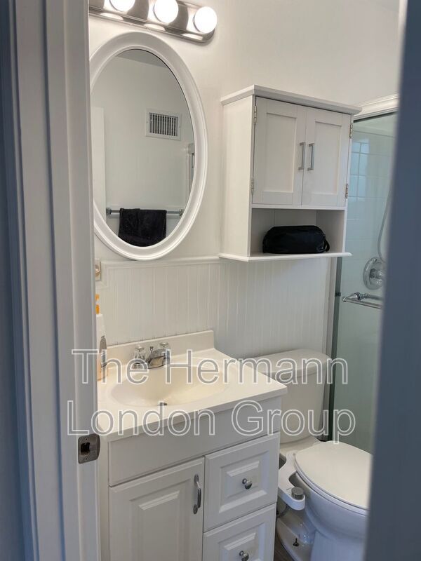 Building Photo - 451 Golden Valley Dr