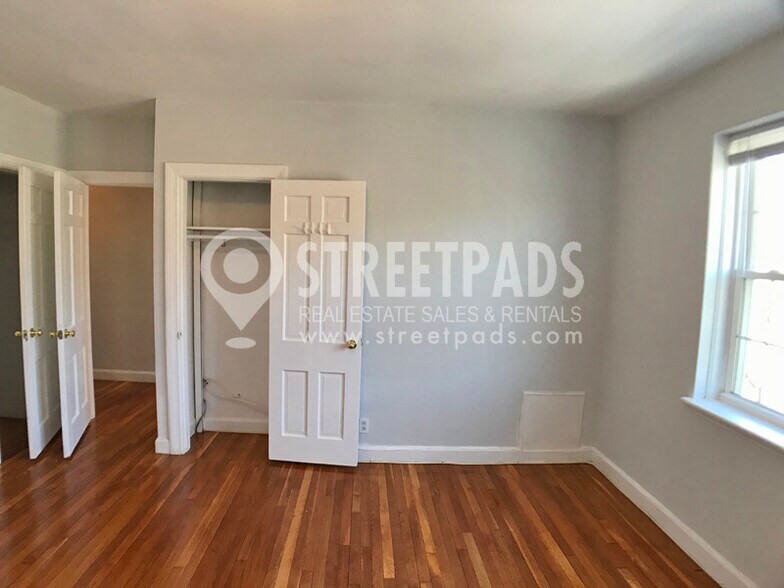 Building Photo - 1139 Beacon St