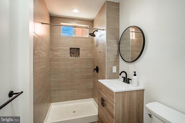 Building Photo - 303 W Washington St