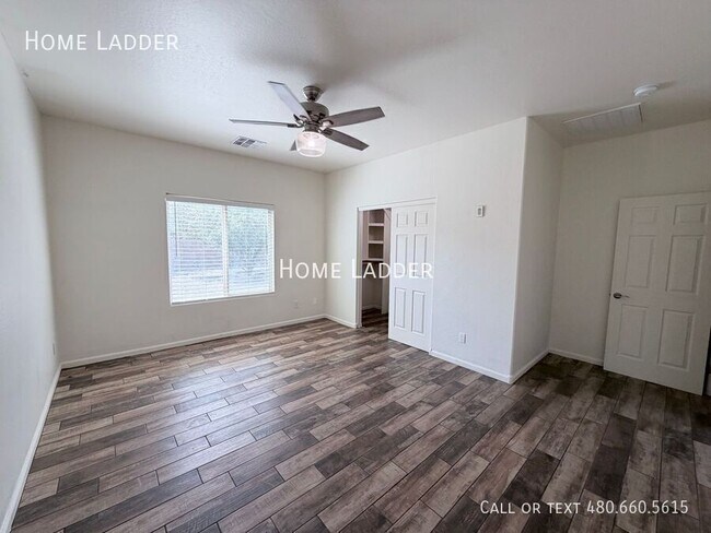 Building Photo - 915 East Gold Dust Way