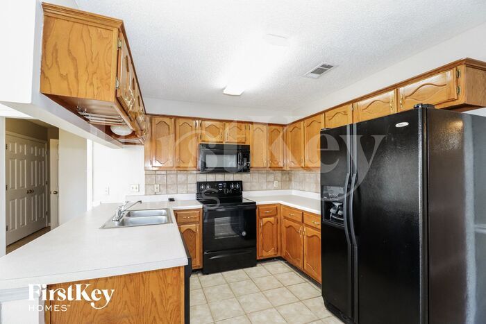 Building Photo - 9689 Kingsridge Dr
