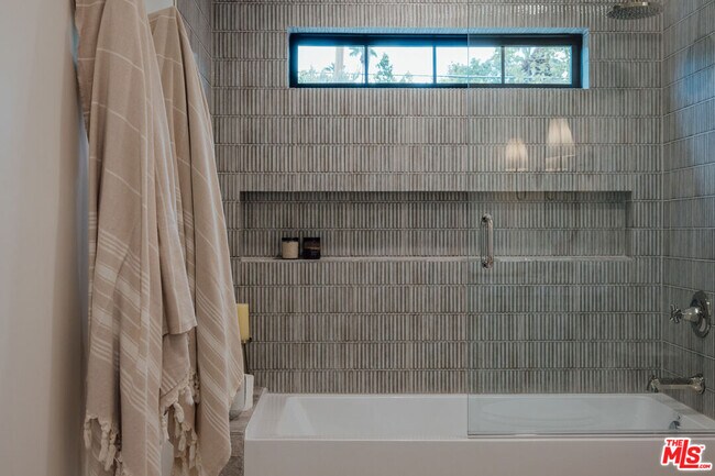 Building Photo - 1560 S Calle Palo Fierro