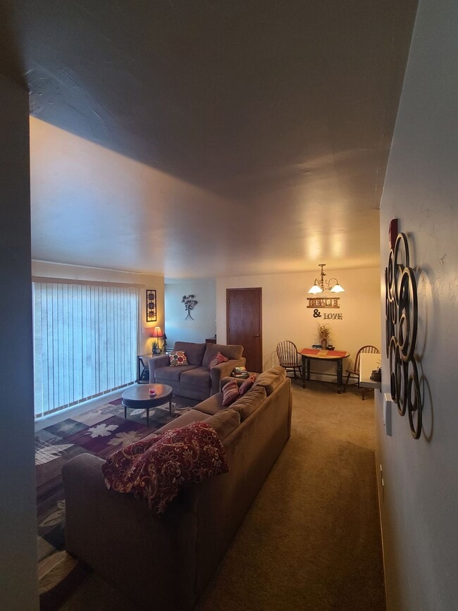 Building Photo - 1 Bed, 1 Bath 930 Sq Ft 2nd Floor