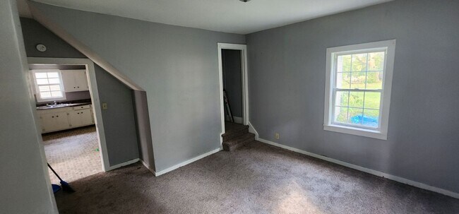 Building Photo - Charming 4 Bedroom House on Briant St