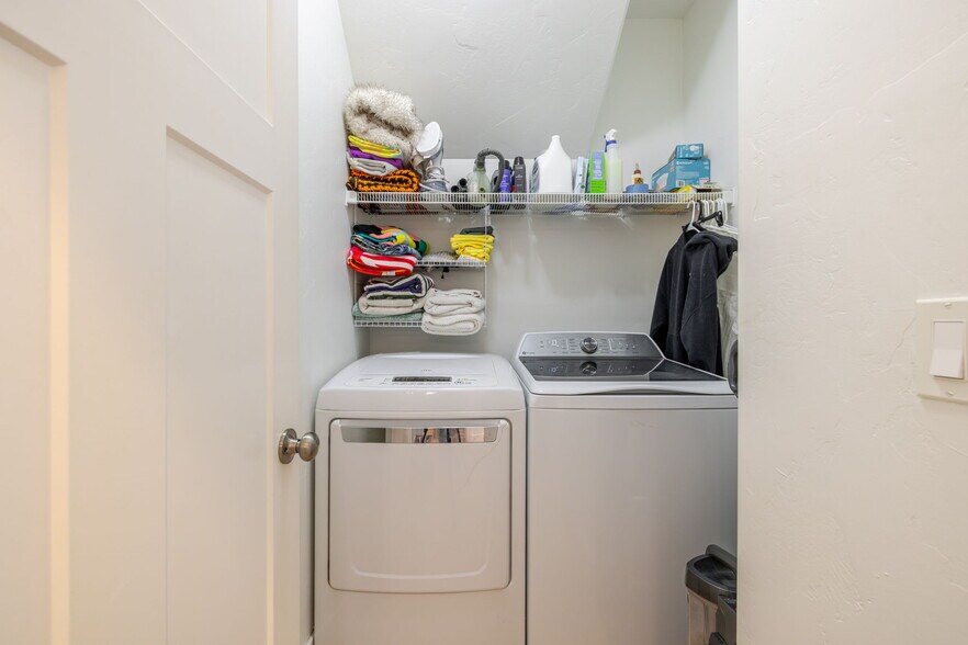 Building Photo - 63121 De Haviland Ct
