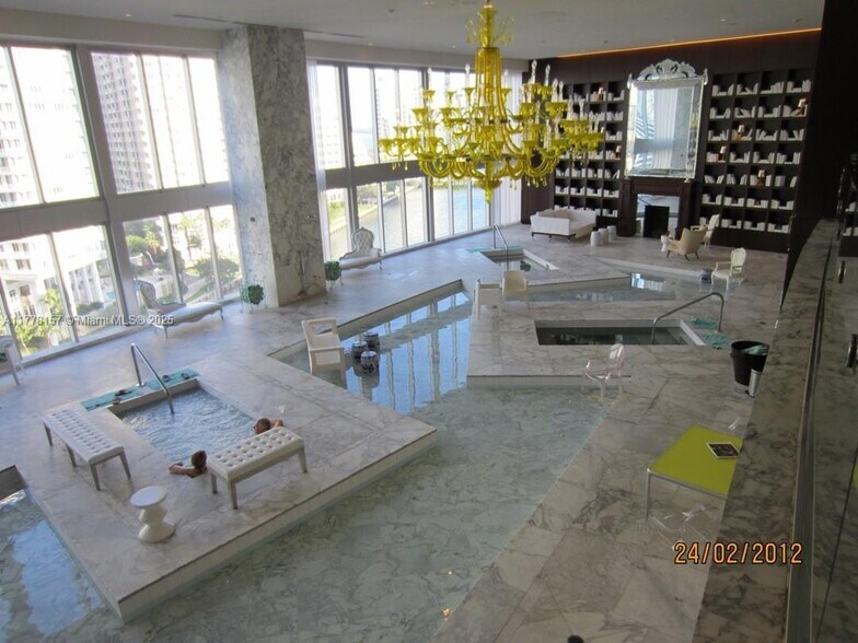 Building Photo - 475 Brickell Ave