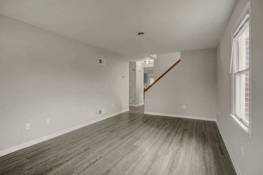 Building Photo - 2367 McCleary Dr