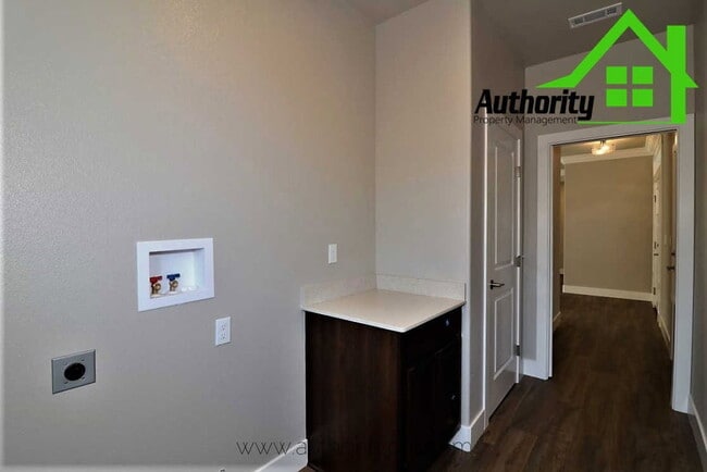 Building Photo - 20231 Ballentine Dr