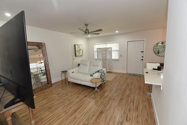 Building Photo - 112 Salisbury E