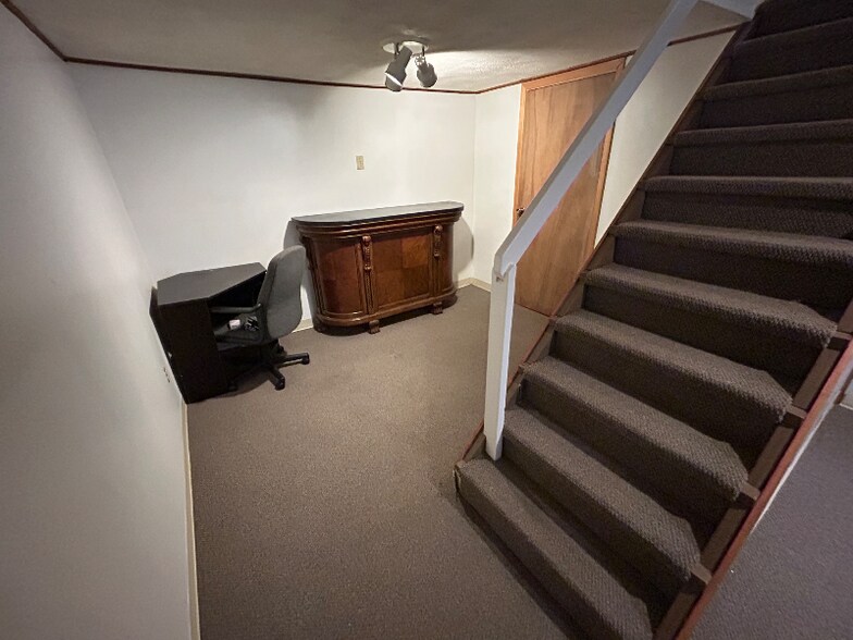 Building Photo - 190 Andrew Dr