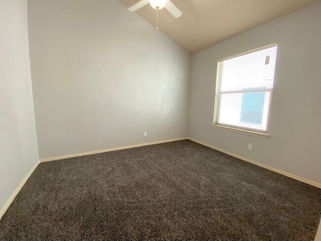 Building Photo - Sandstone Ranch Estates - 4Bed /3bath Refr...