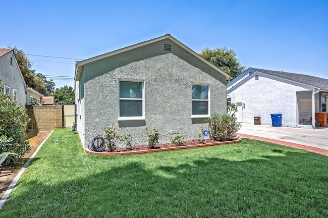 Building Photo - 4913 Premiere Ave