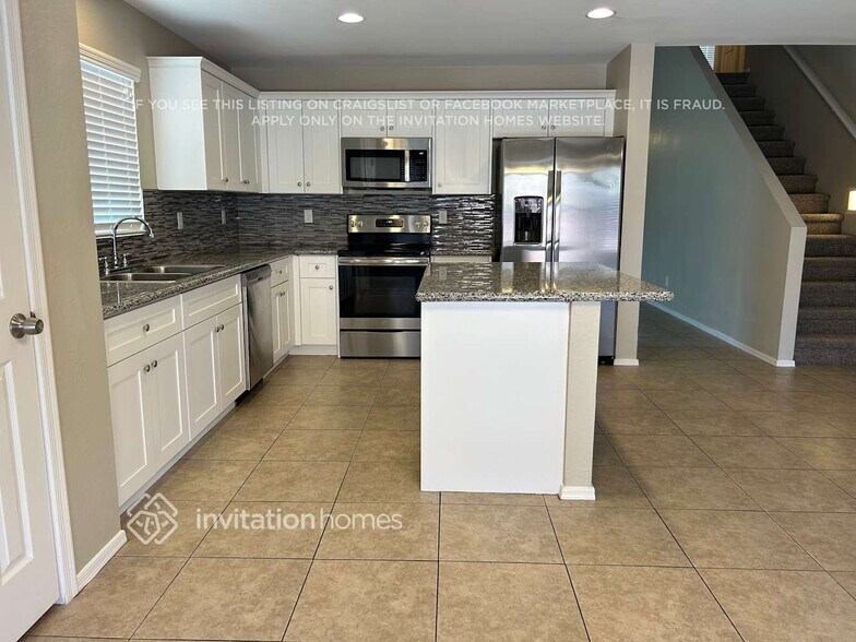 Building Photo - 3300 W Carlos Ln