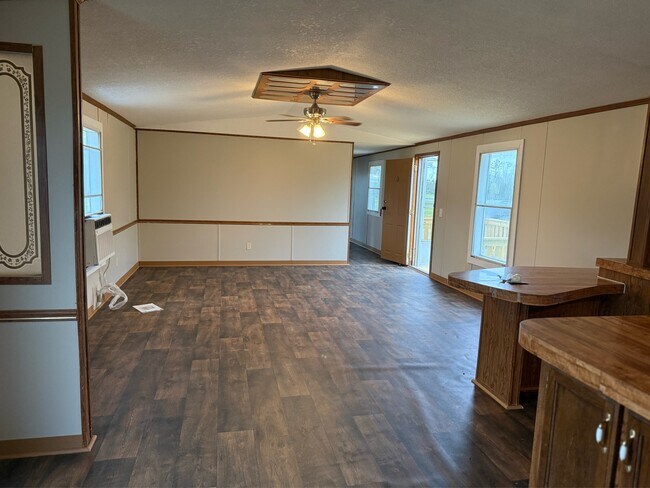 Building Photo - 5991 Friendship Rd