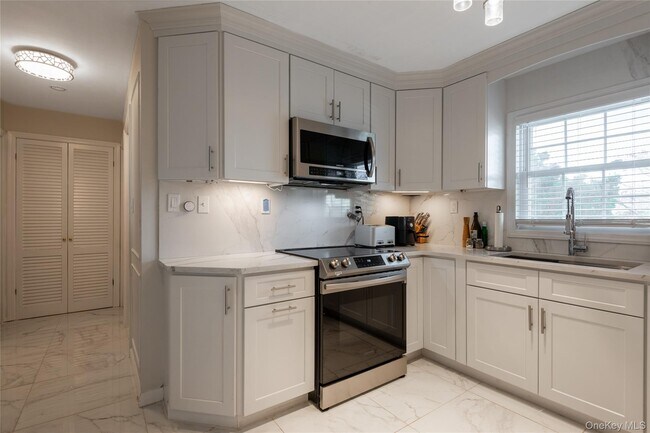 Building Photo - 11 Foster Ln