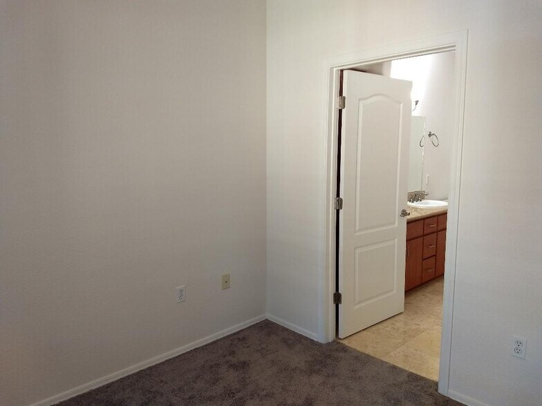 Building Photo - 5302 E Van Buren St