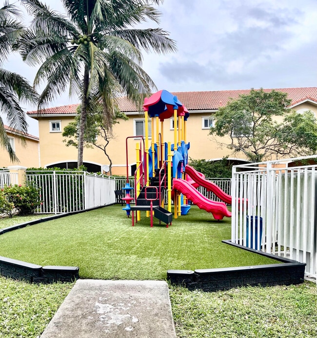 Building Photo - 521 Princess Dr