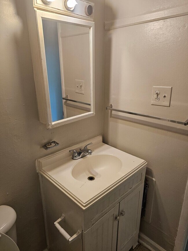 Building Photo - 4 Sided Brick 3 BR Home