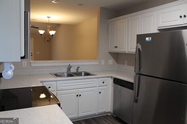 Building Photo - 425 Andover Dr