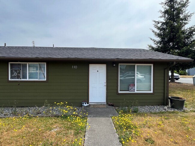 Building Photo - 110 Stanford Dr