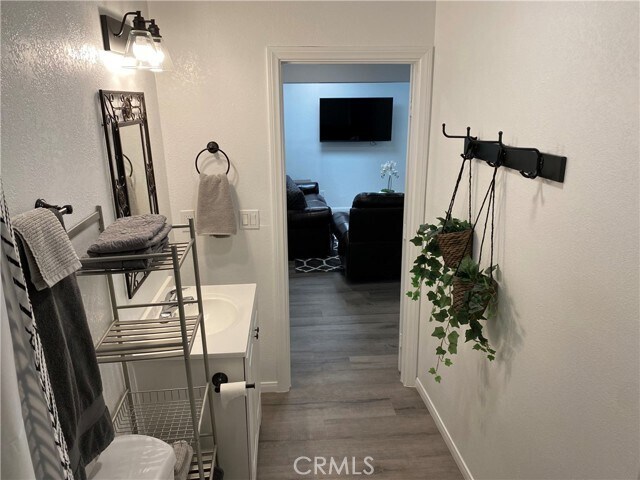 Building Photo - 723 N Quince Ave