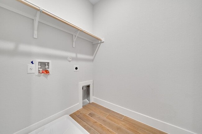 Building Photo - 13713 Giovannis Gdn