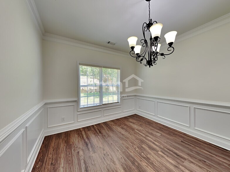 Building Photo - 6260 Cove Creek Dr