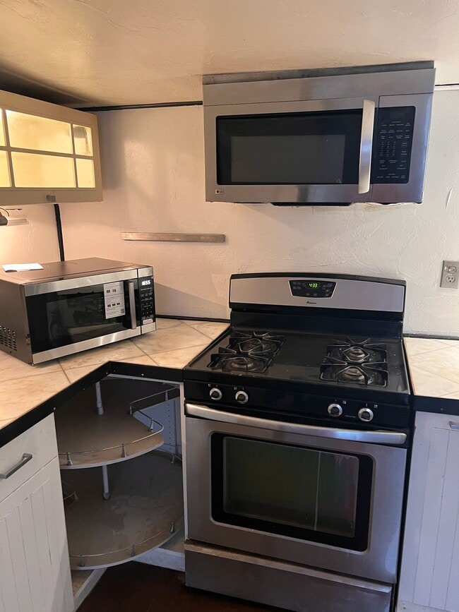 Building Photo - 2555 E Fort Lowell Rd