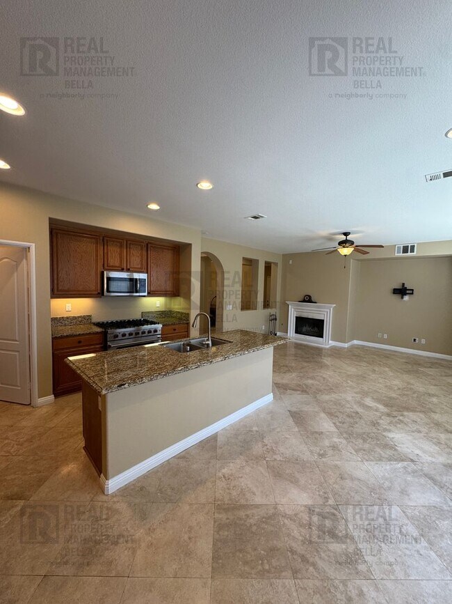 Building Photo - Ideal Layout! 4 Bedroom Home with Main Floor Bed/Bath & Open Loft