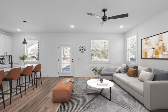 Building Photo - 1318 E Lenoir St