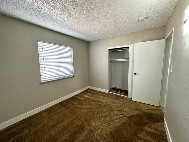 Building Photo - Cute 3-Bedroom Home with Move-in Special of $1775 off yout third month rent.