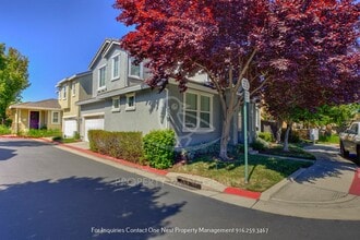 Building Photo - 862 Courtyards Loop