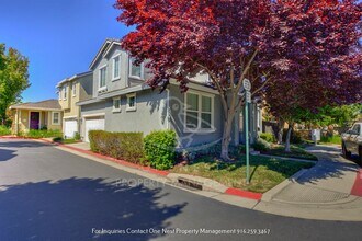 Building Photo - Stunning 3 bedroom 3 bathroom Lincoln Crossing home