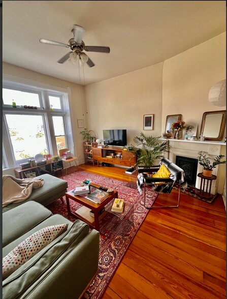 Building Photo - 1041 W Grand Ave