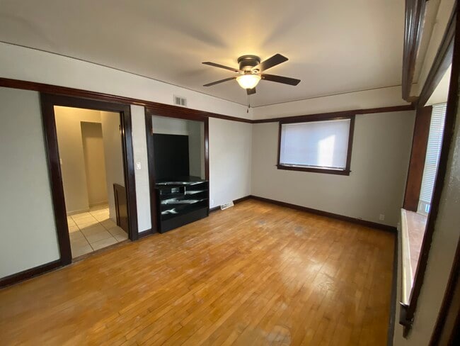 Building Photo - Stunning 4br 2ba in the Heart of Bayview !
