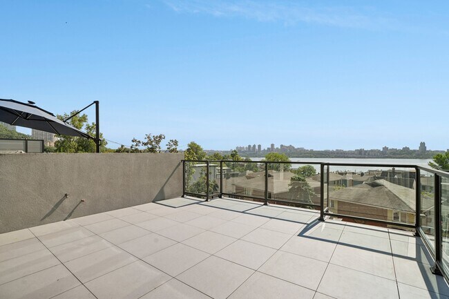 Building Photo - 714 Undercliff Ave